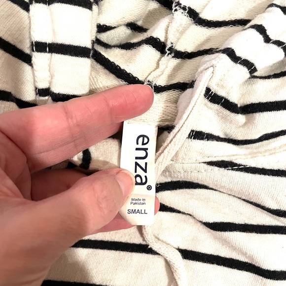 Hey Friends (as featured on the Drew Barrymore Show) Pullover and Tee - Picture 5 of 9